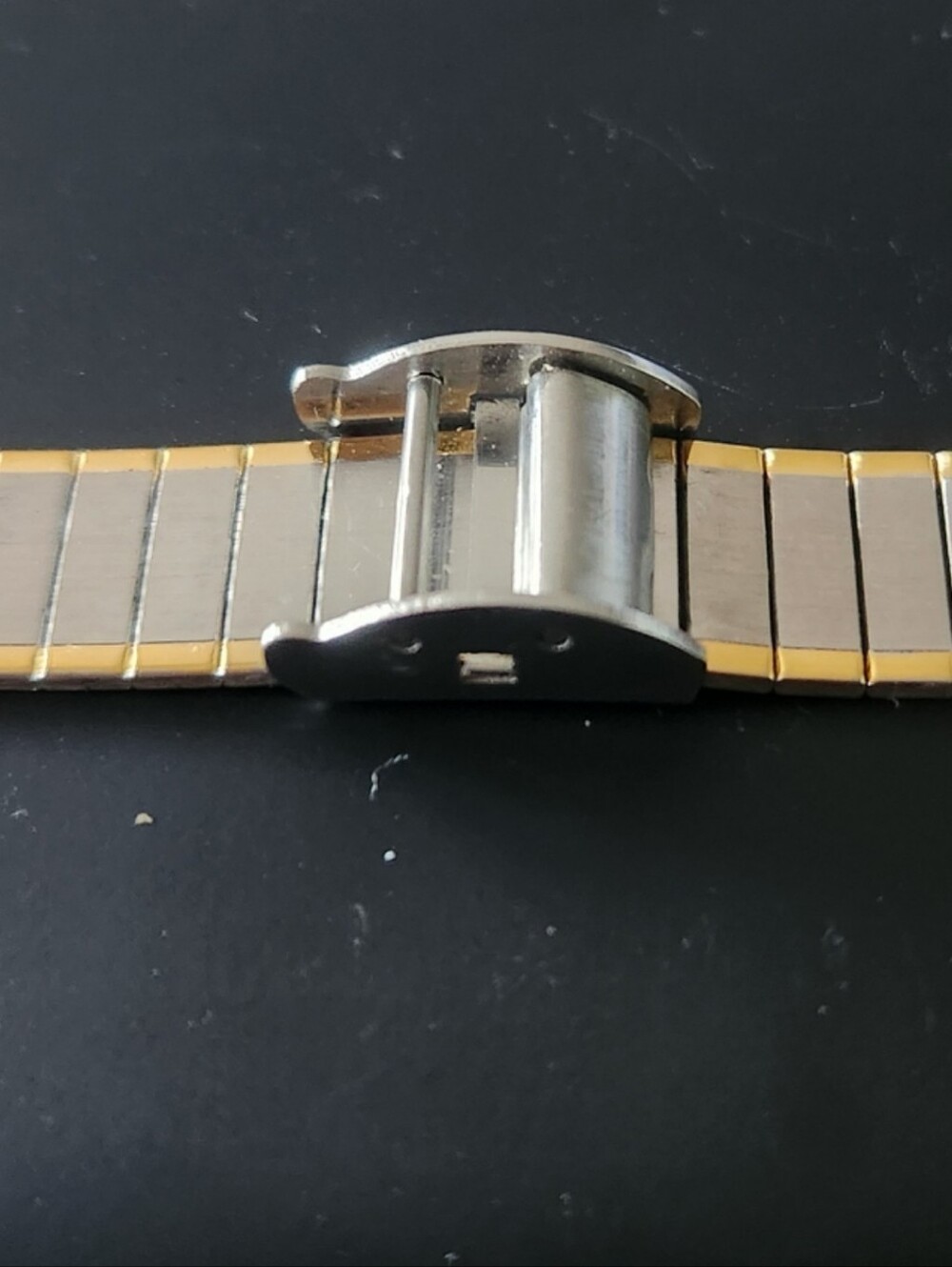 Vintage Seiko 1E20 5520 Gold and Silver Rectangular Tiny Quartz Watch - Picture 11 of 12